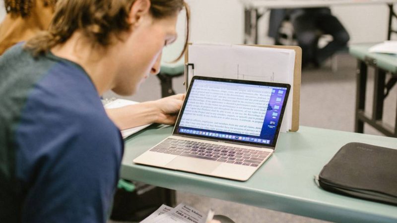 Top des meilleures écoles de commerce pour préparer un Bachelor en alternance